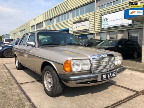 Mercedes-Benz 200-280 (W115) - 200-serie (240 D 3.0 Automaat, Nette wagen binnen zoals buiten goed g - 1