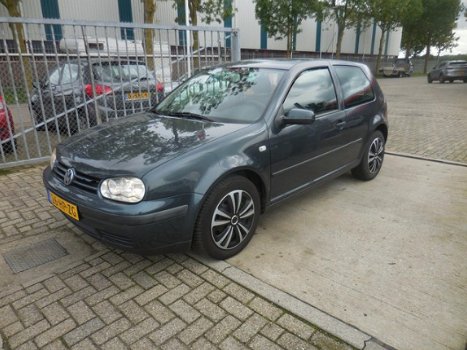 Volkswagen Golf - 1.9 TDI 66KW Trendline Airco / Cruise / Trekhaak - 1