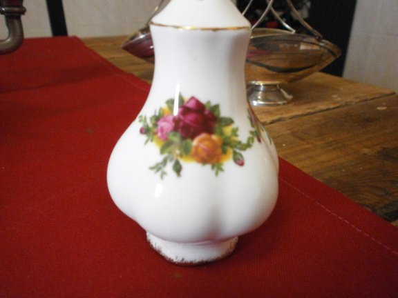Royal Albert England, zout vaatje - nr. 1