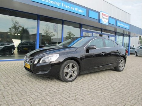 Volvo S60 - 2.0 D3 Momentum 5 cilinder automaat - 1