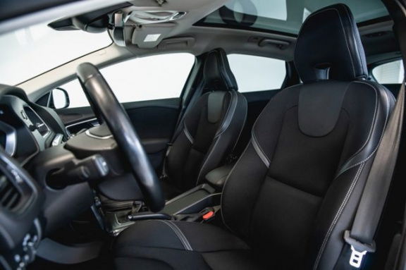 Volvo V40 - D4 Momentum, Business Pack, Security en Winter Line - Afbeelding 7