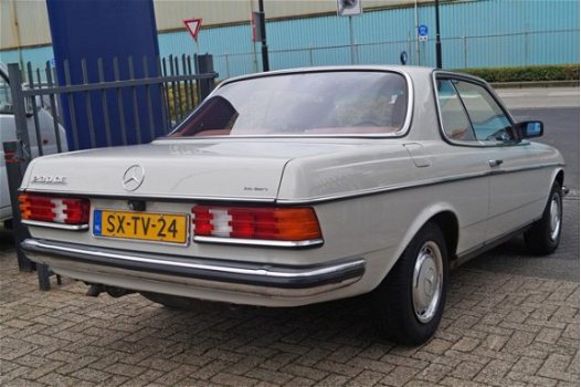 Mercedes-Benz 230 - (W123) CE Automaat - 1