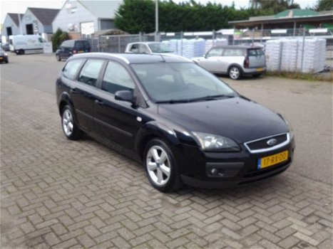 Ford Focus Wagon - 1.6-16V Futura - 1