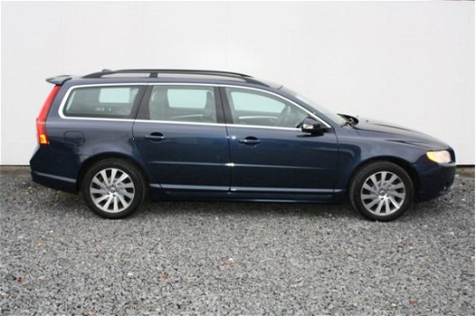 Volvo V70 - 2.4D Limited Edition | Airco | Cruisecontrole | Navigatie | Parkeerhulp voor + achter | - 1