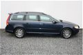Volvo V70 - 2.4D Limited Edition | Airco | Cruisecontrole | Navigatie | Parkeerhulp voor + achter | - 1 - Thumbnail