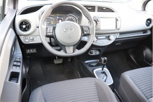 Toyota Yaris - 1.5 Hybrid Design Navigatie-Parkeercamera-Airco - 1