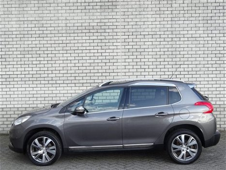 Peugeot 2008 - 1.2 PureTech 110pk Blue Lease Executive | Leder | Panoramadak | Stoelverwarming | Nav - 1