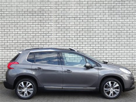 Peugeot 2008 - 1.2 PureTech 110pk Blue Lease Executive | Leder | Panoramadak | Stoelverwarming | Nav - 1