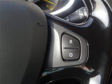Renault Clio - TCe 90 Dynamique | Climate Control | 17 inch LM-Velgen | Navigatie | Privacy Glass |