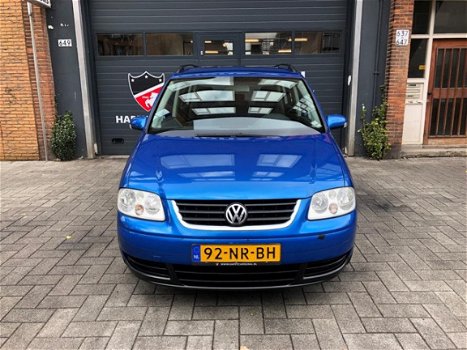 Volkswagen Touran - 1.6-16V FSI , AIRCO, NAP, Nieuwe APK - 1