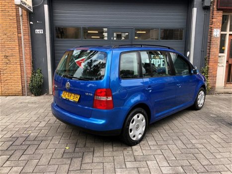 Volkswagen Touran - 1.6-16V FSI , AIRCO, NAP, Nieuwe APK - 1