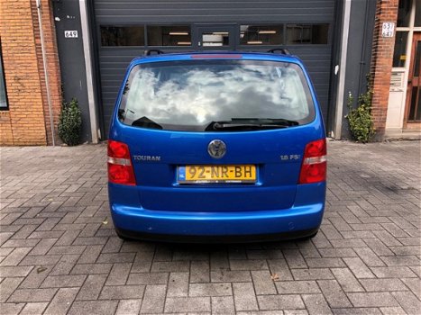 Volkswagen Touran - 1.6-16V FSI , AIRCO, NAP, Nieuwe APK - 1