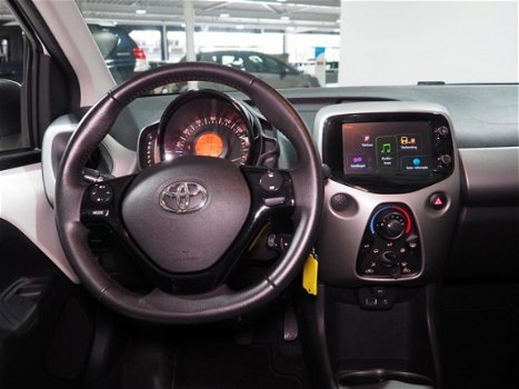 Toyota Aygo - 1.0 VVT-i 69pk 5D x-shift x-play LM velgen - 1