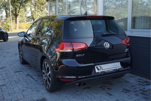 Volkswagen Golf - 1.4 TSI ACT Highline 140PK Xenon|Clima|PDC Zwart - 1