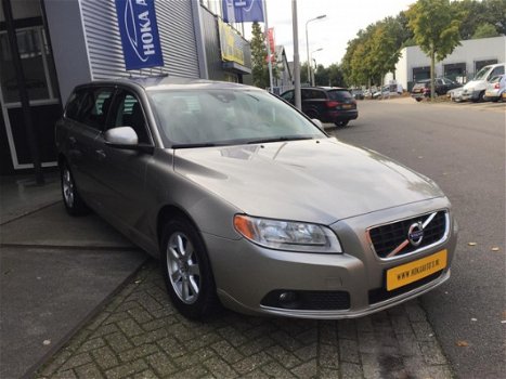 Volvo V70 - 2.0 D4 Summum Airco/Navi/Leer - 1