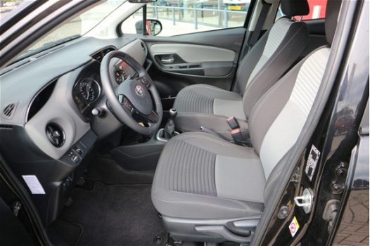 Toyota Yaris - 1.0 VVT-i Energy | Rijklaar incl. Fabrieksgarantie | NAV | - 1