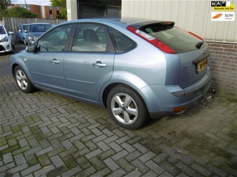 Ford Focus - 1.6-16V Futura - 1