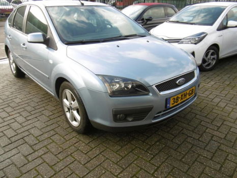 Ford Focus - 1.6-16V Futura - 1