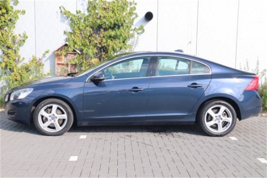 Volvo S60 - T5 Momentum, Leder, Navi, PDC V+A - 1