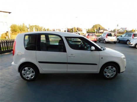 Skoda Roomster - 1.6-16V Style AUTOMAAT - 1
