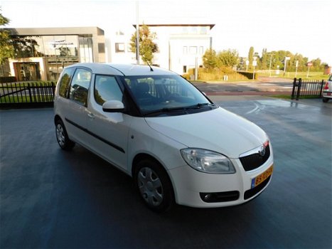 Skoda Roomster - 1.6-16V Style AUTOMAAT - 1