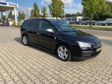 Ford Focus Wagon - 1.8-16V ST uitvoering AIRCO//RADIO/CD//NIEUWE APK//STOEL VERWARMING//ST UITVOERIN - 1