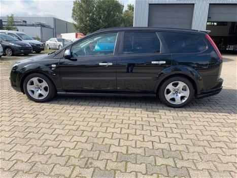 Ford Focus Wagon - 1.8-16V ST uitvoering AIRCO//RADIO/CD//NIEUWE APK//STOEL VERWARMING//ST UITVOERIN - 1