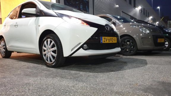 Toyota Aygo - 1.0 VVT-i x Volle Optie/Nav/Nw APK/Garantie - 1