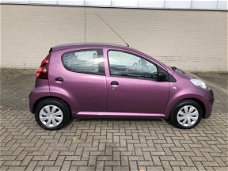 Peugeot 107 - 1.0 Urban Light I RADIO I 5 DEURS I LAGE KM STAND * 6 MAANDEN BOVAG GARANTIE