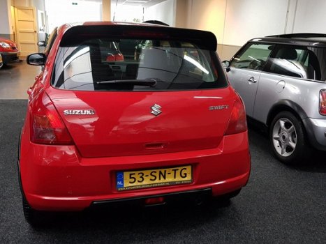 Suzuki Swift - 1.3 exclusive, sport uitvoering 5 deurs met airco en NAP - 1