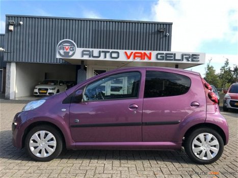 Peugeot 107 - 1.0 Envy 2013*5drs*LED*Airco*Elek.pak - 1