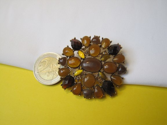 Broche Liz Claiborne goudkleurig met bruin tinten kunststof cabochons 5.0x4.7 cm. - Afbeelding 5