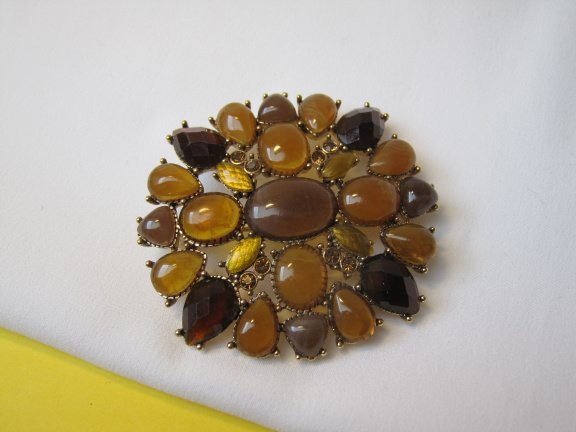 Broche Liz Claiborne goudkleurig met bruin tinten kunststof cabochons 5.0x4.7 cm. - Afbeelding 7