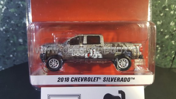 2018 Chevrolet Silverado BULLY DOG 1:64 Greenlight - 1