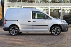 Volkswagen Caddy - 1.6 75pk TDI / LMV 18 inch / Trekhaak / Sidebars / Zilver metallic