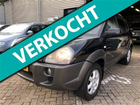 Hyundai Tucson - 2.0 CRDi Dynamic 5-deurs airco lm-velgen elektrische ramen+spiegels cruise controle - 1