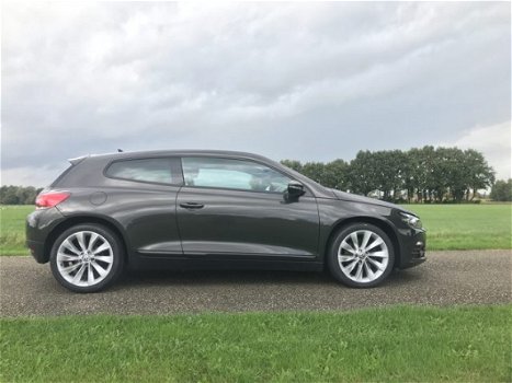 Volkswagen Scirocco - 1.4 TSI Highline Plus *SPORT* 160pk DSG7-AUTO CLIMA VOLLEER STOELVERW CRUISE P - 1