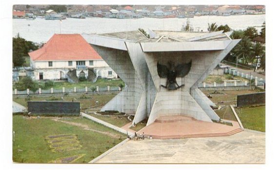 R140 Tugu Pahlawan Palembang Monument / Indonesie - 1