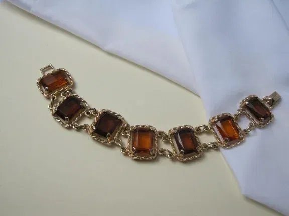 Armband Sarah Coventry goudkleurig amberkleurig topaas glasstenen 22 cm Wild Honey. - nr. 1