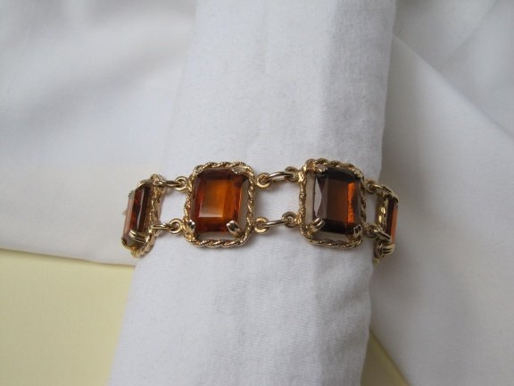 Armband Sarah Coventry goudkleurig amberkleurig topaas glasstenen 22 cm Wild Honey. - Afbeelding 2
