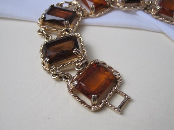Armband Sarah Coventry goudkleurig amberkleurig topaas glasstenen 22 cm Wild Honey. - Afbeelding 4
