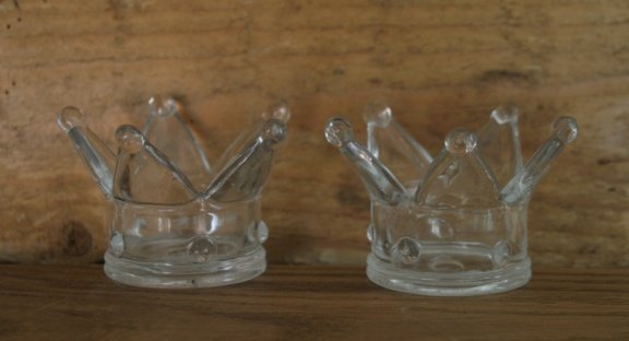 waxinelichthouders in de vorm van een kroontje (wit glas) - 2
