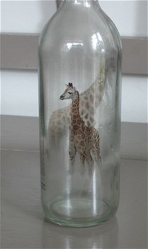fles met een giraffe (giraf) erop - 2
