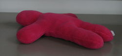 knuffel van simpele roze pop