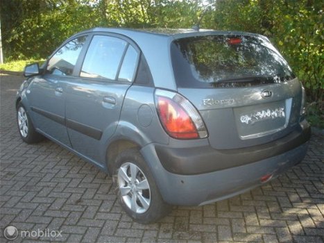 Kia Rio - 1.4 I Airco. Schade rondom - 1