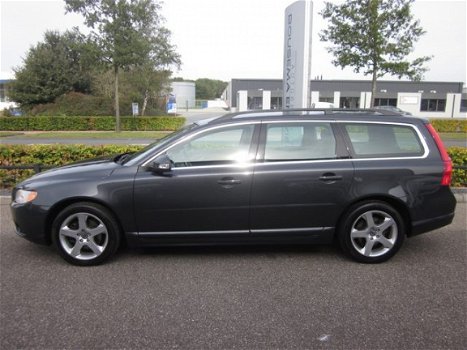 Volvo V70 - 2.0T Momentum Leer+Trekhaak - 1