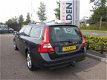 Volvo V70 - 2.0T Momentum Leer+Trekhaak - 1 - Thumbnail