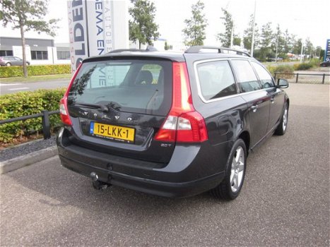 Volvo V70 - 2.0T Momentum Leer+Trekhaak - 1