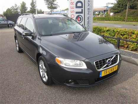 Volvo V70 - 2.0T Momentum Leer+Trekhaak - 1