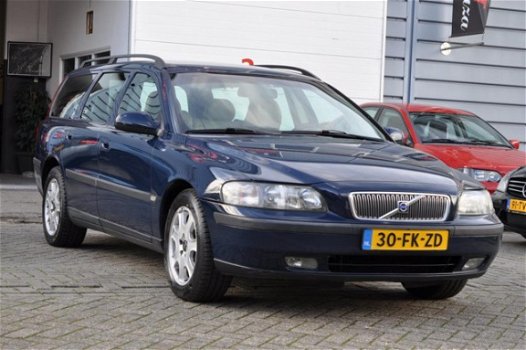 Volvo V70 - 2.3 T-5 Comfort Line AUTOMAAT AIRCO/LEDER/CRUISE NETTE YOUNGTIMER - 1